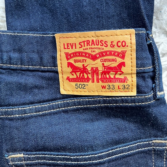 Like New Excellent Condition Mens Levi's 502 Dark Denim Taper Leg Jeans 33x32 - Picture 5 of 6